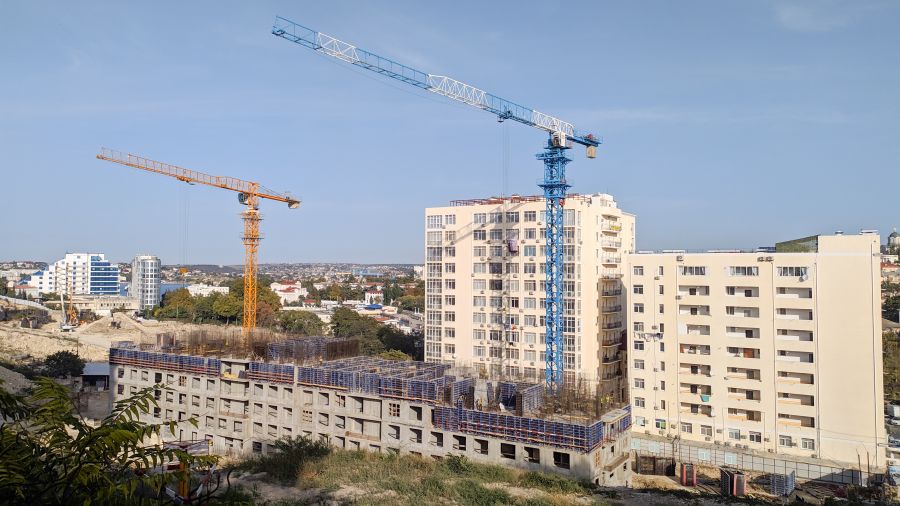 Братьев манганари севастополь. Строительные компании в севастополе. Жк порто-франко севастополь. Горпищенко новострой 2021 год севастополь. Стройка на хрустальном севастополь.