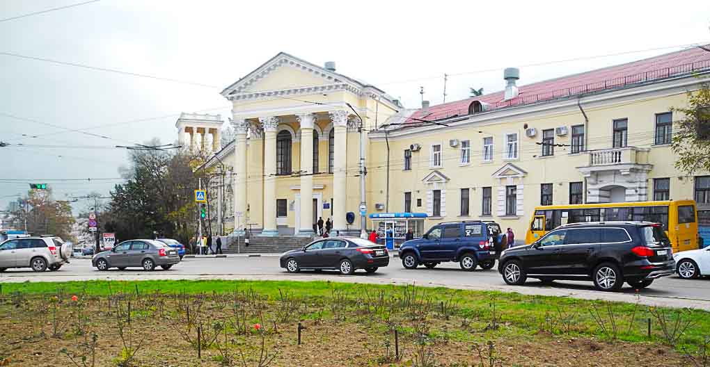 Поликлиника севастополь. Первая городская больница Севастополь. Первая городская больница им Пирогова в Севастополе. Больница на восставших Севастополь. Поликлиника 1 горбольницы Севастополь.